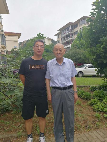 宋振骐院士和我校青年教师赵利鼎合影